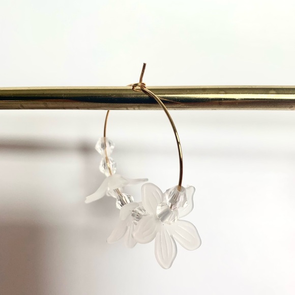 5 for $30 💕 Dew Lily Hoop Earring - Picture 4 of 5